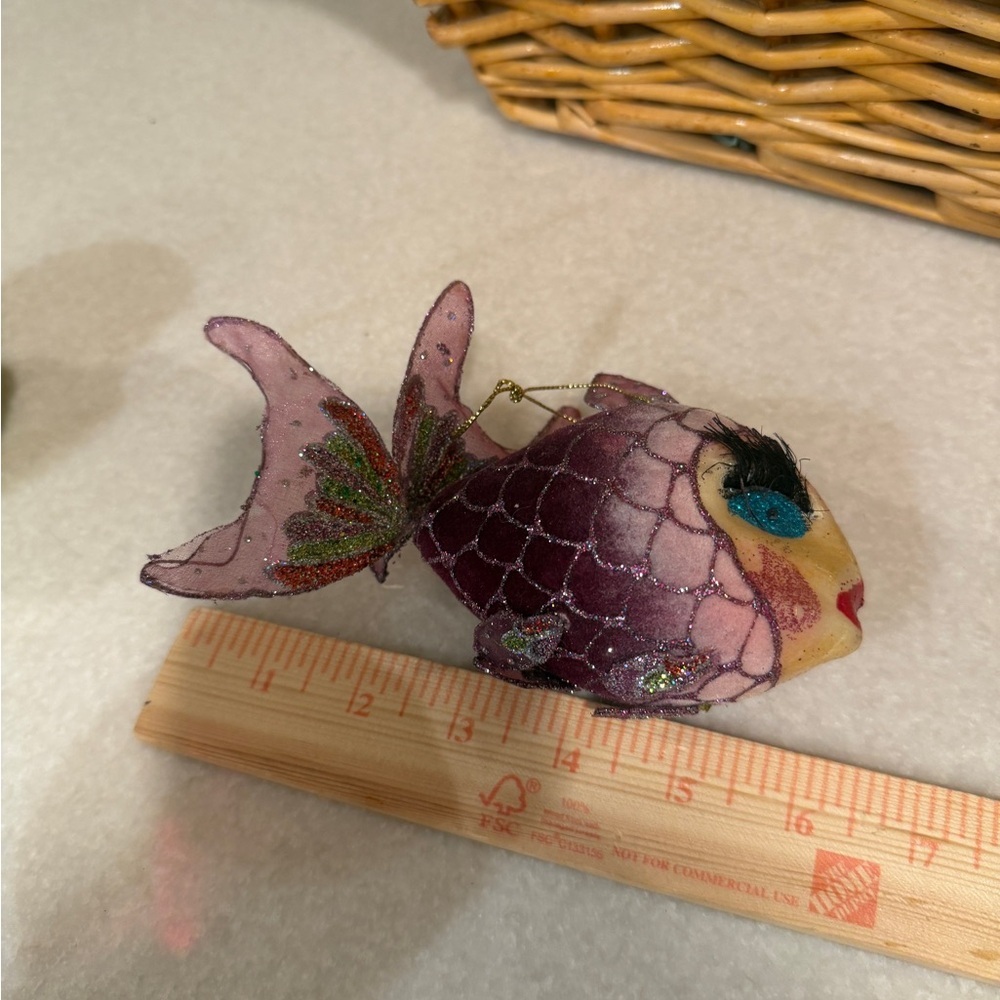 Purple Glitter Fish Ornament with lips and eyelashes - Picture 4 of 5